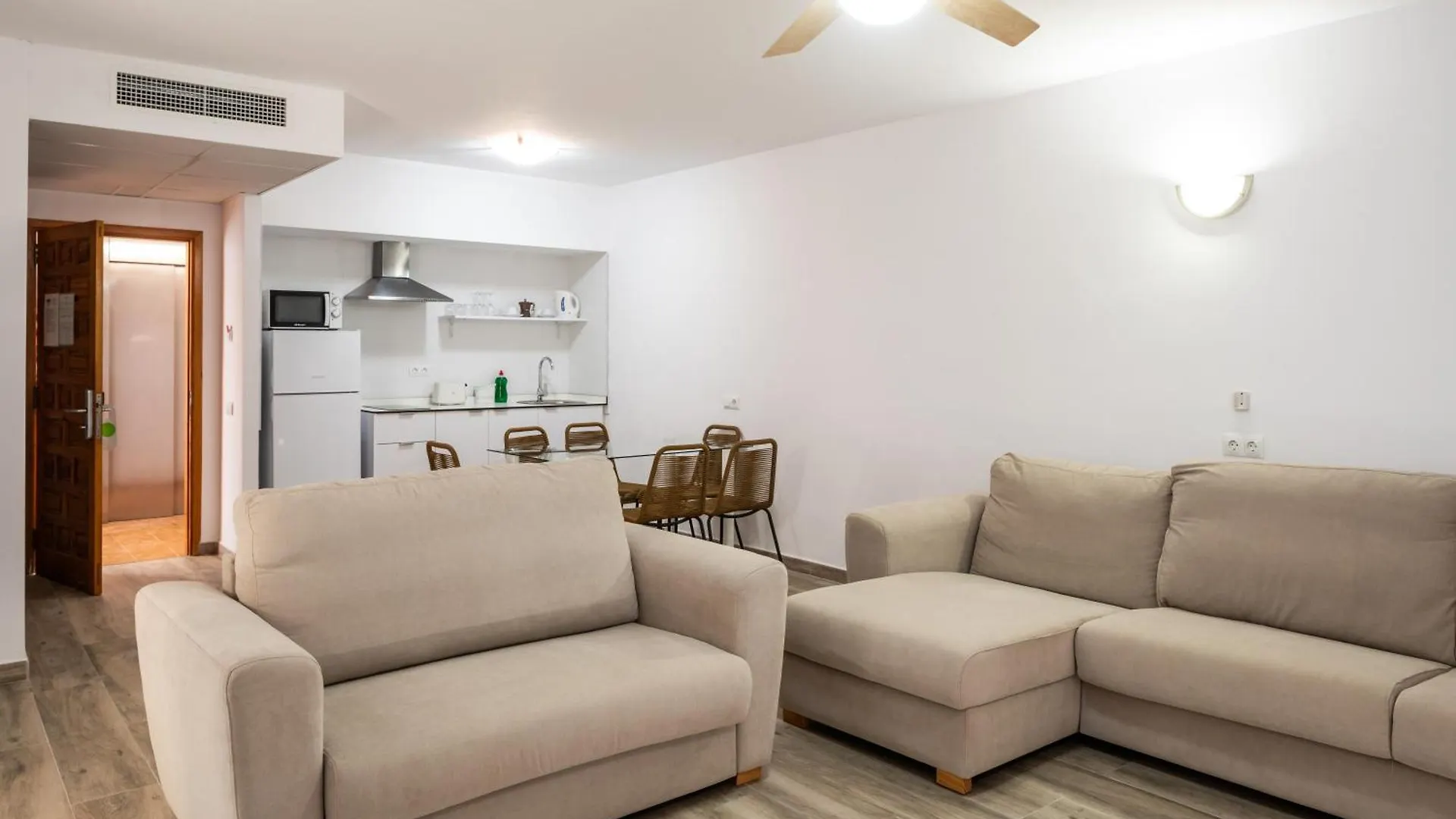 Aparthotel Puerto Cala Vadella