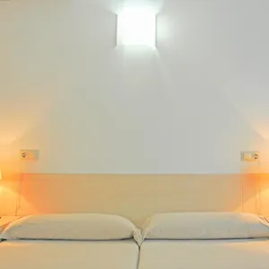 https://residencia-sant-jordi.top-hotels-tarragona.com